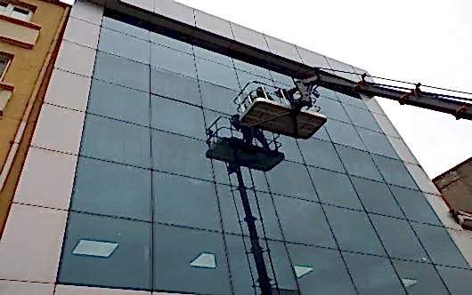 Asansörlü Cam Temizliği